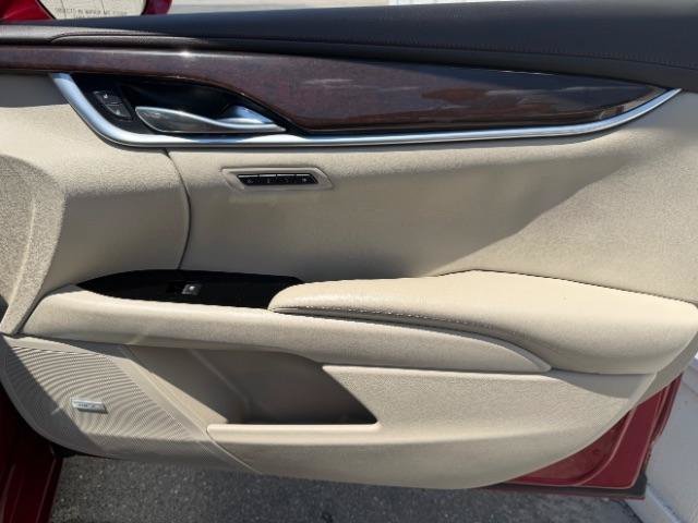 Used 2015 Cadillac XTS Luxury FWD image 31