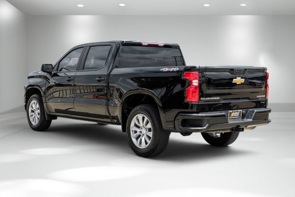 Used 2022 Chevrolet Silverado 1500 Custom w/ Safety Confidence Package AWD/4WD image 8
