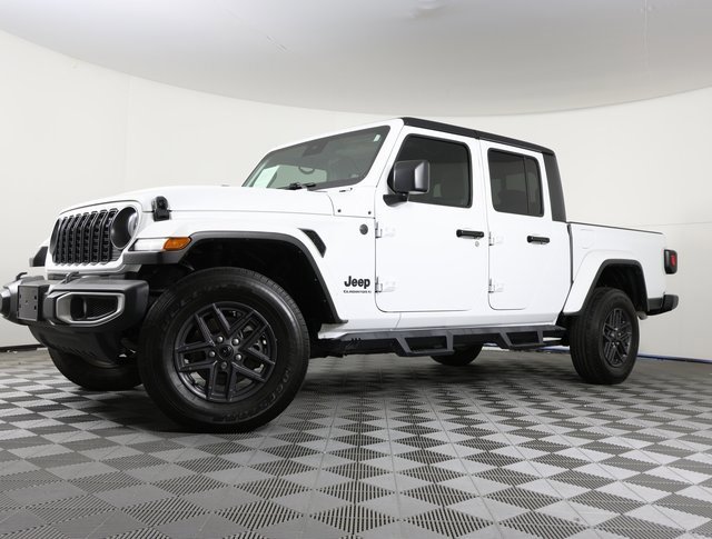 Used 2024 Jeep Gladiator Sport image 1