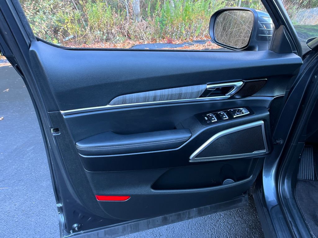 Used 2023 Kia Telluride EX w/ EX Captain's Chair Package image 11