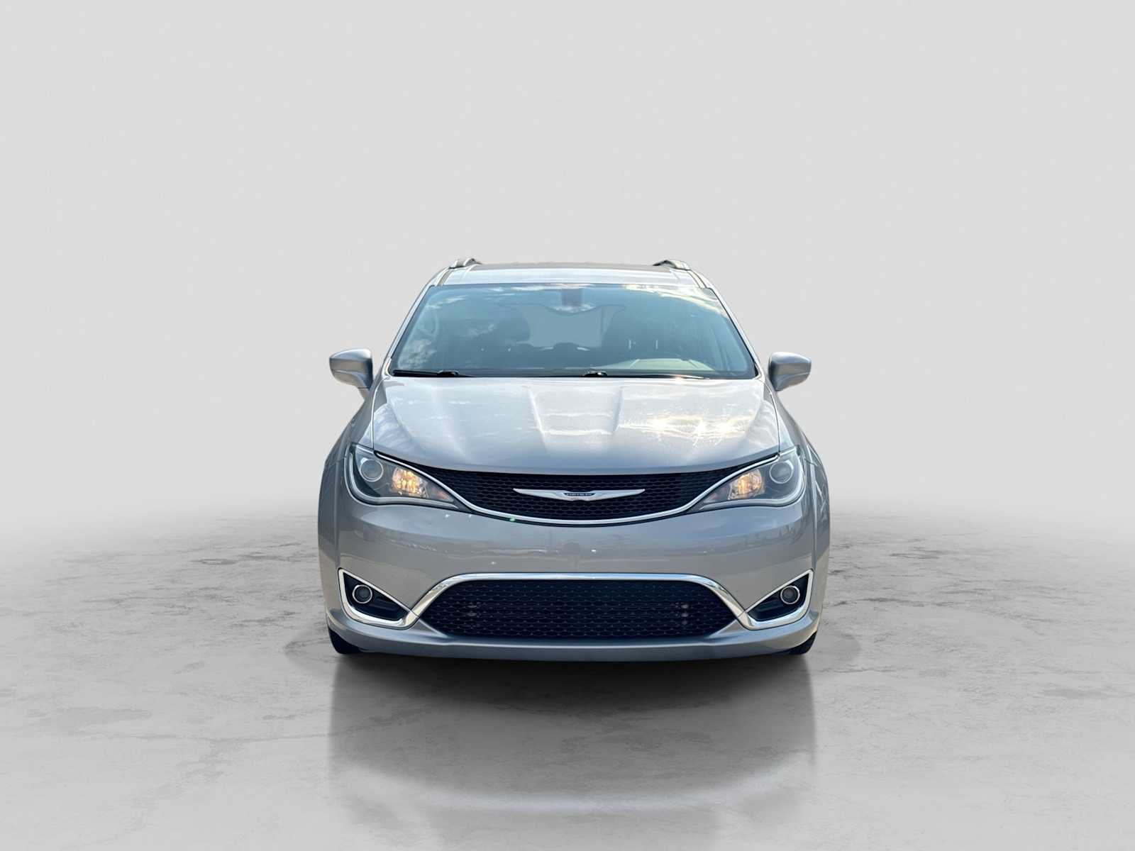 Used 2018 Chrysler Pacifica Touring-L FWD image 9