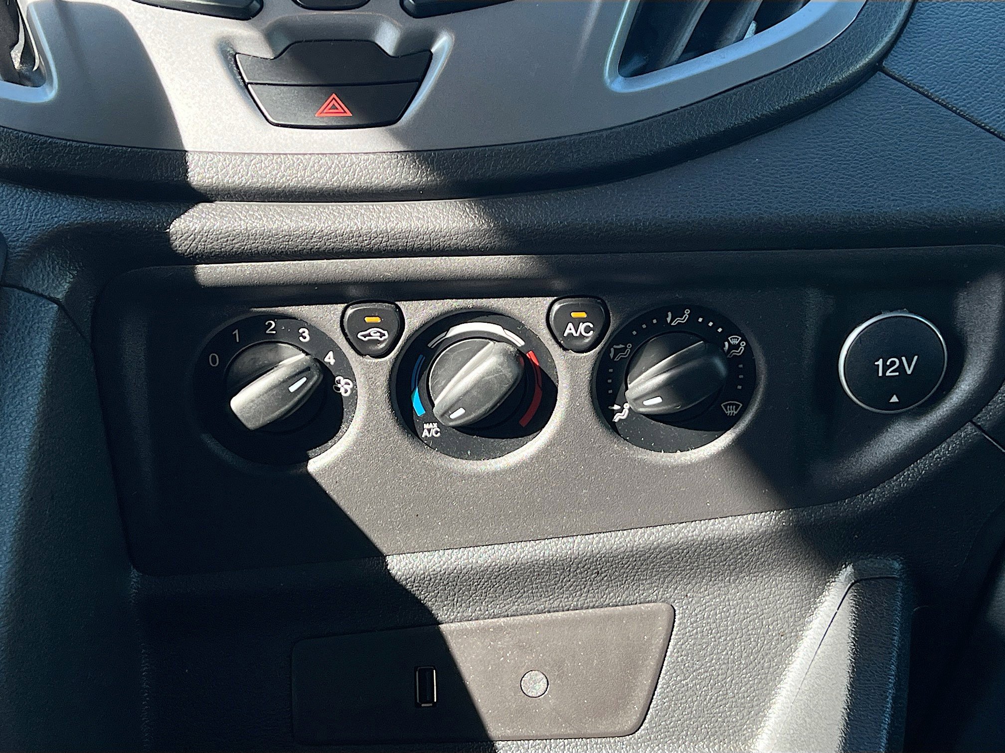 Used 2018 Ford Transit 150 XLT image 26