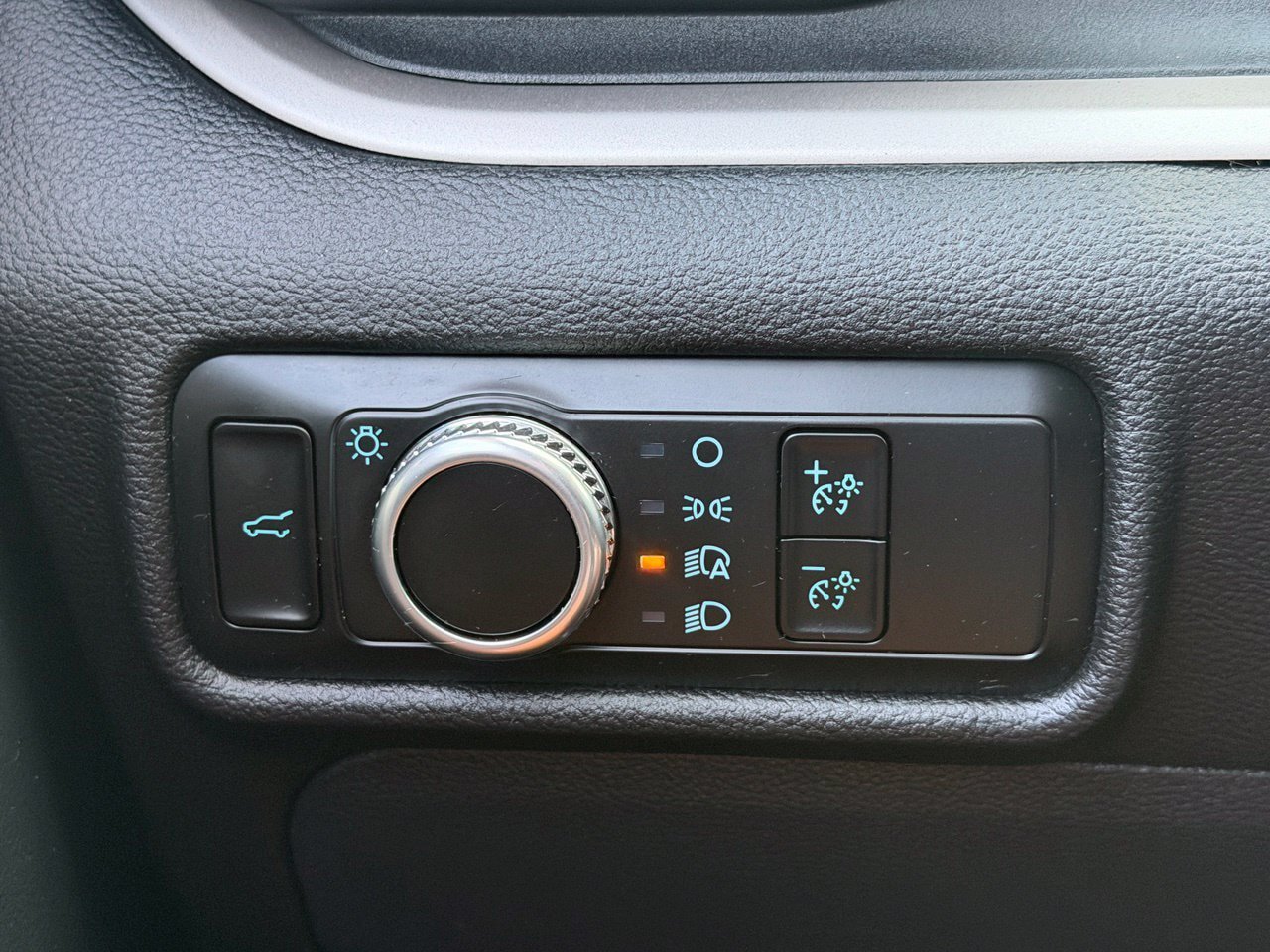Used 2022 Ford Explorer XLT RWD image 18