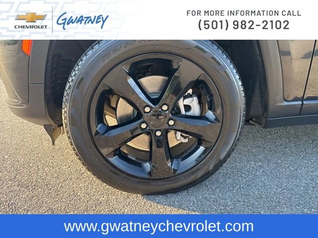 Used 2024 Jeep Grand Cherokee L Limited w/ Black Appearance Package image 9
