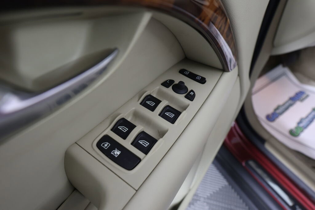 Used 2009 Volvo XC70 3.2 image 31