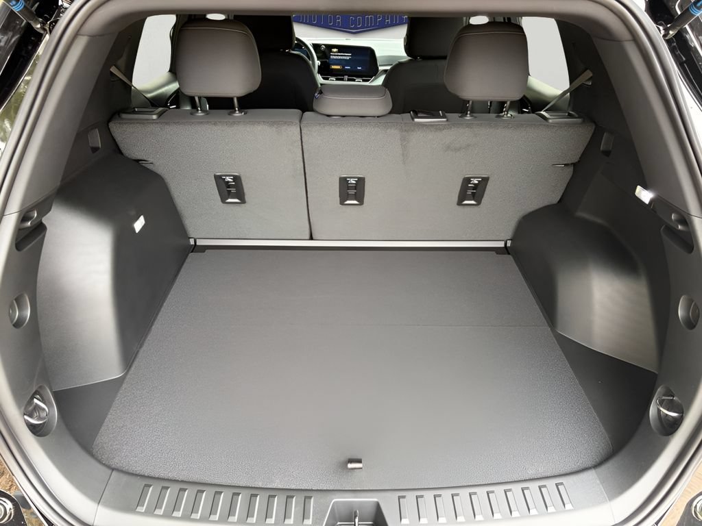 New 2027 Chevrolet Equinox LT w/ Safety and Technology Package FWD image 6