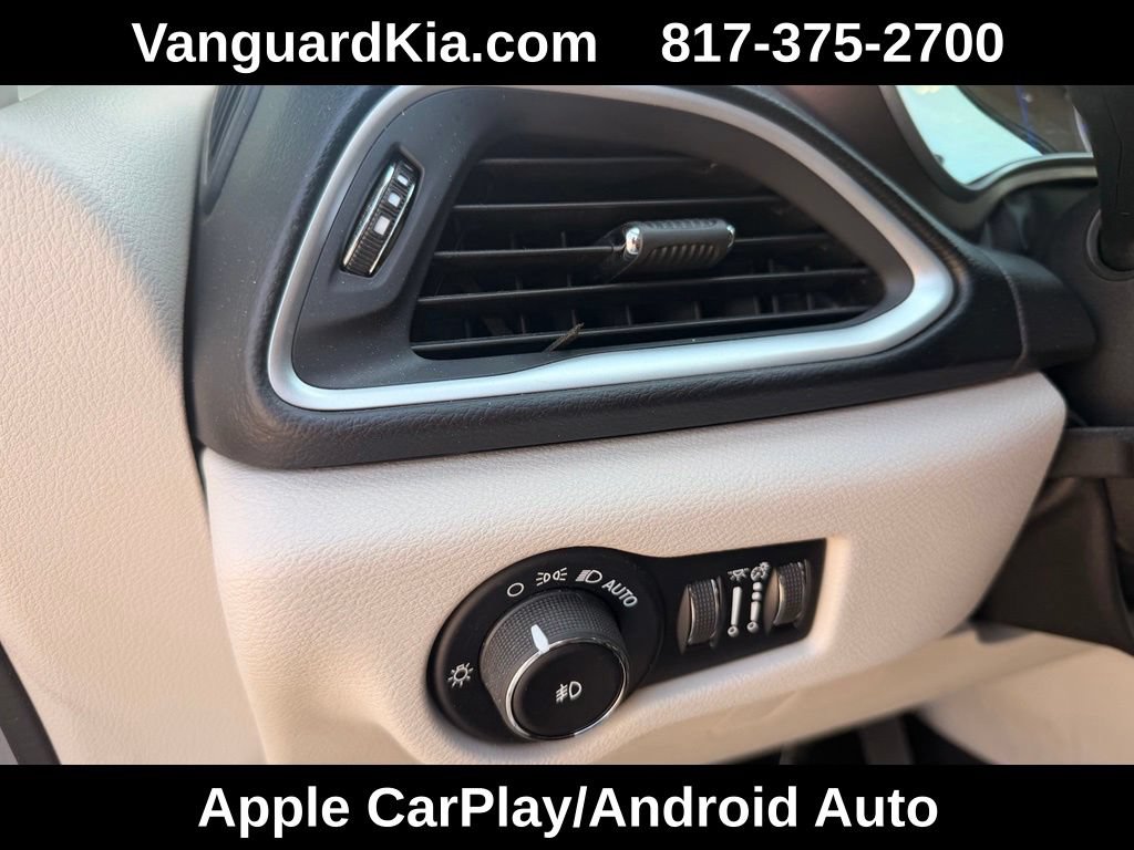 Used 2019 Chrysler Pacifica Touring-L FWD image 16