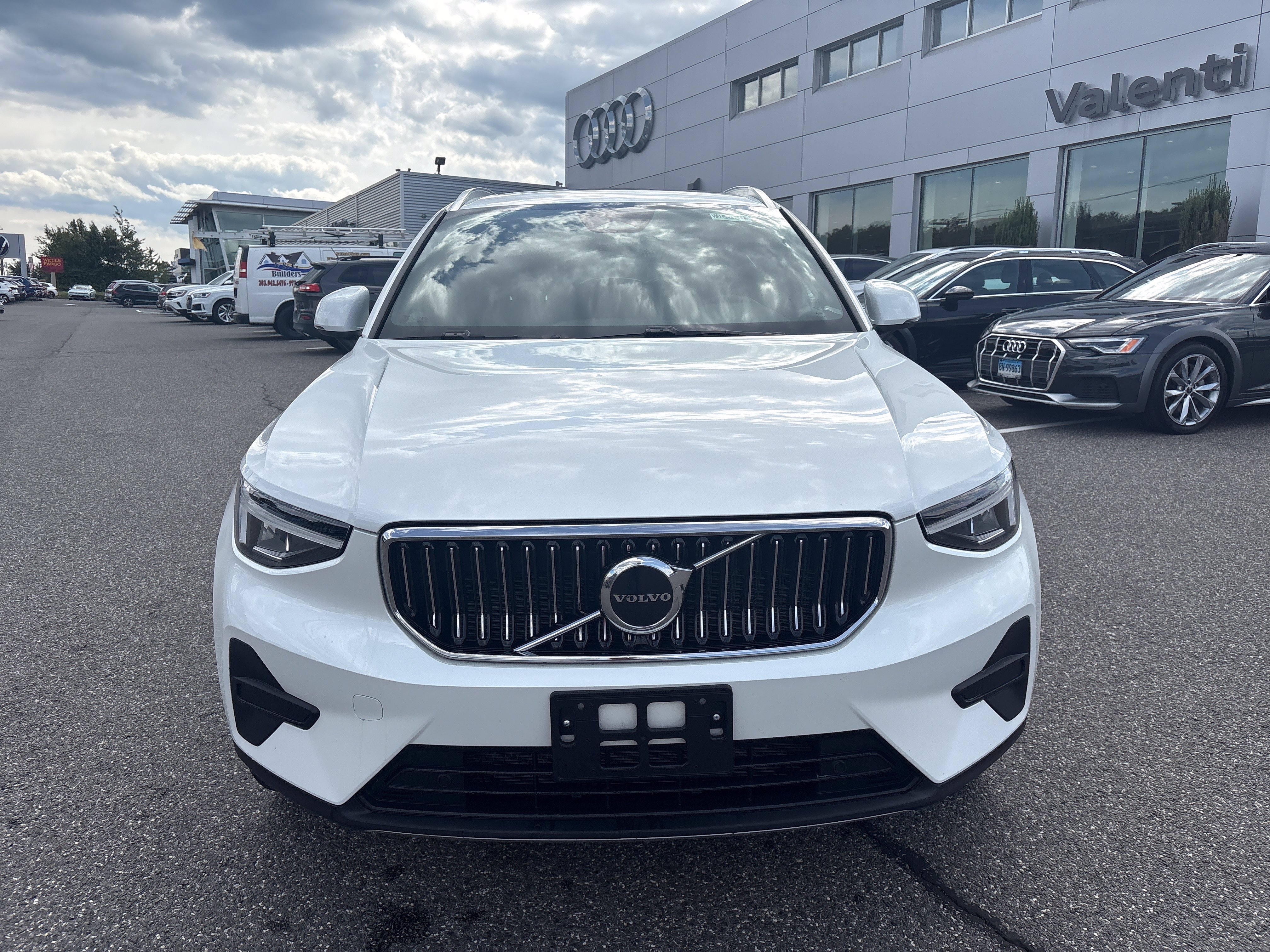 Certified 2025 Volvo XC40 B5 Core AWD/4WD image 2