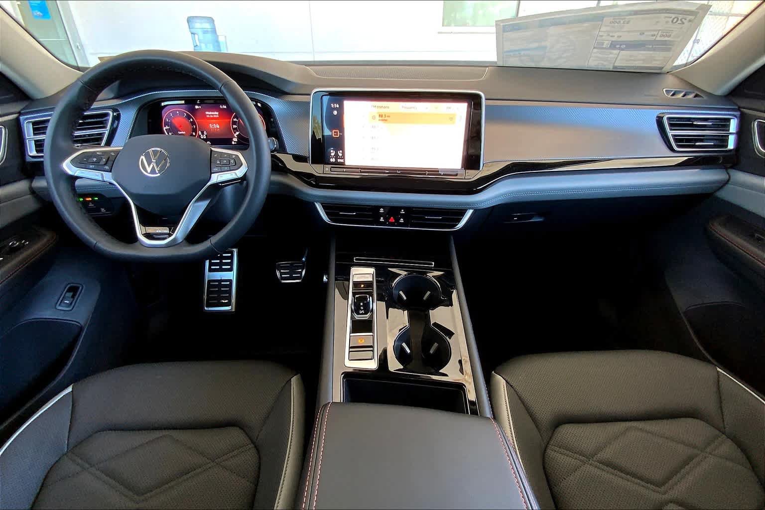 Used 2025 Volkswagen Atlas Peak Edition SE AWD/4WD image 5