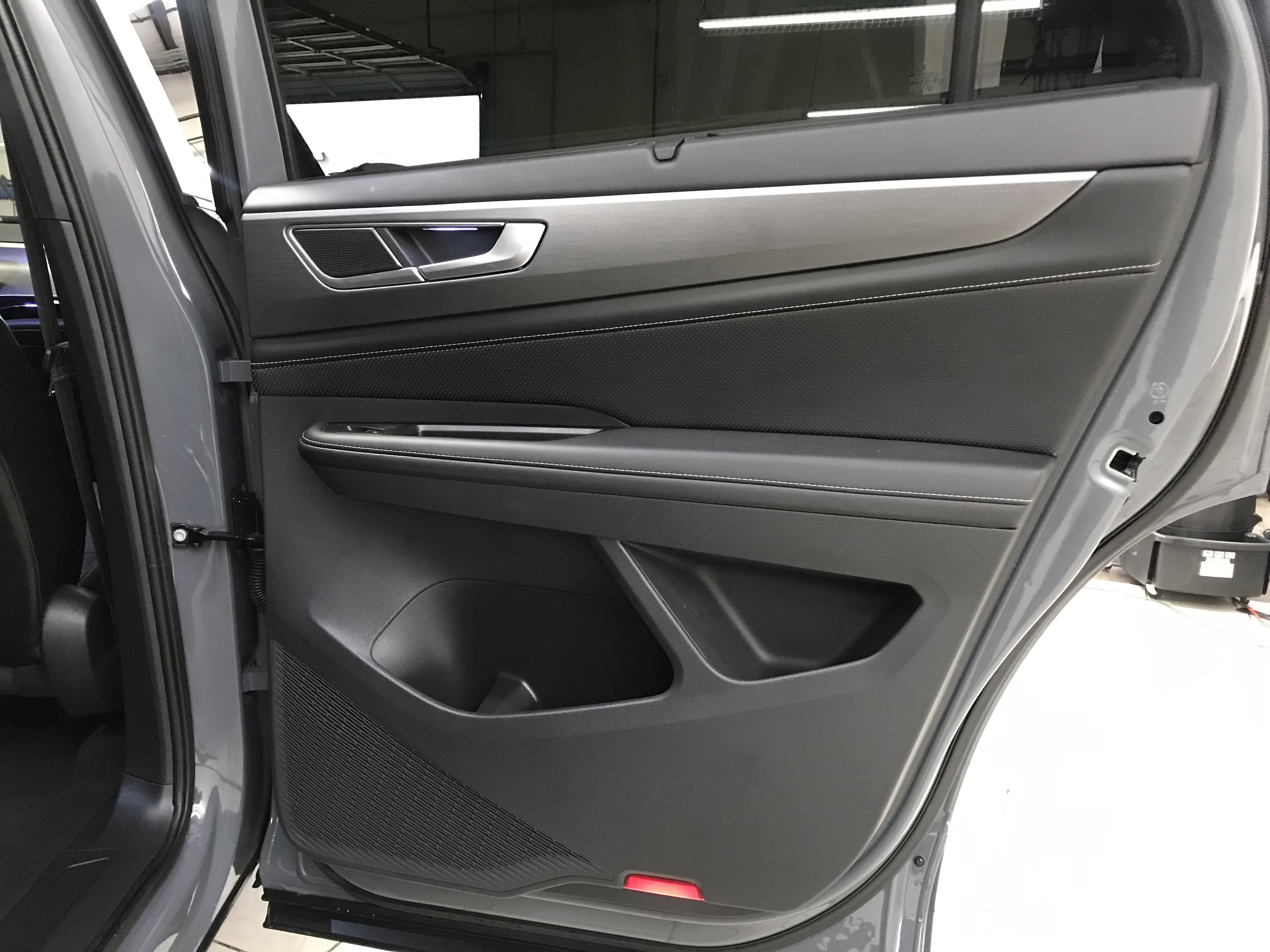 Used 2024 Volkswagen Atlas Cross Sport SE w/ Panoramic Sunroof Package FWD image 11