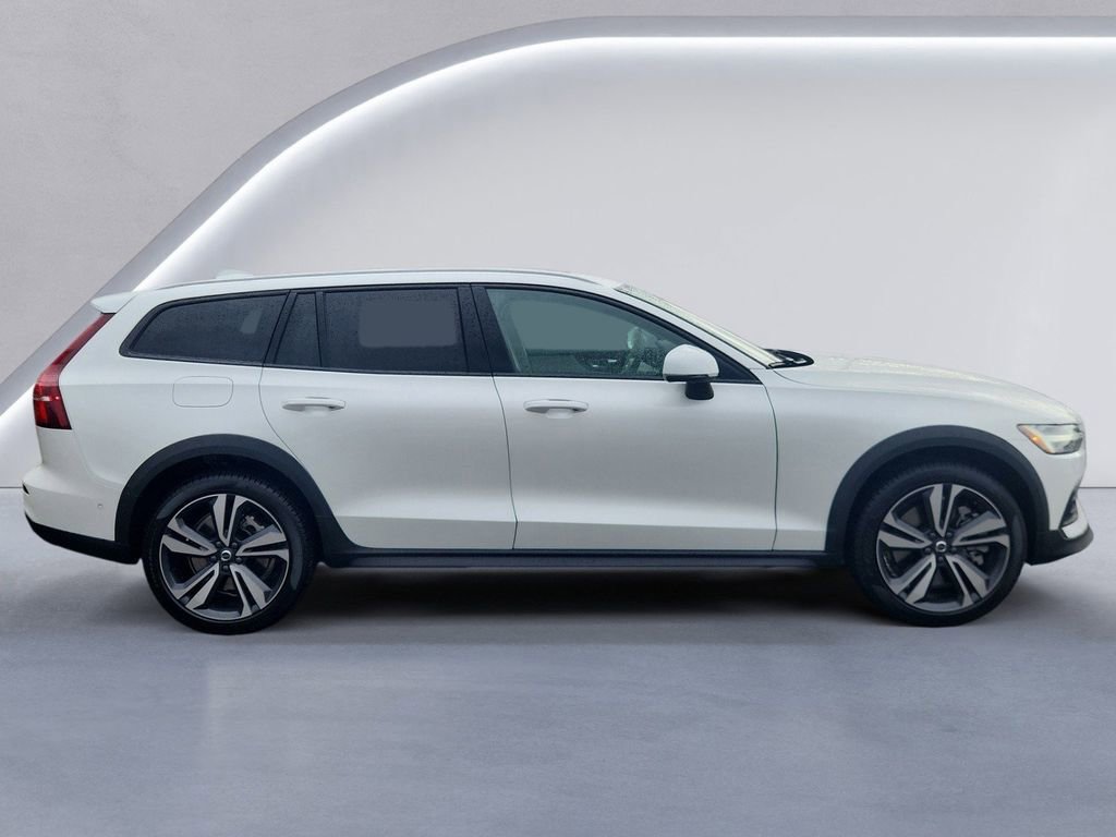 New 2026 Volvo V60 B5 Cross Country Plus w/ Protection Package Premier AWD/4WD image 3