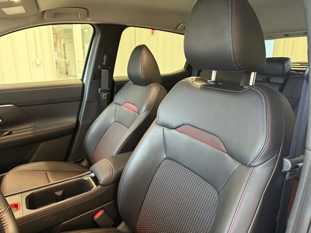 Used 2025 Nissan Kicks SR image 24
