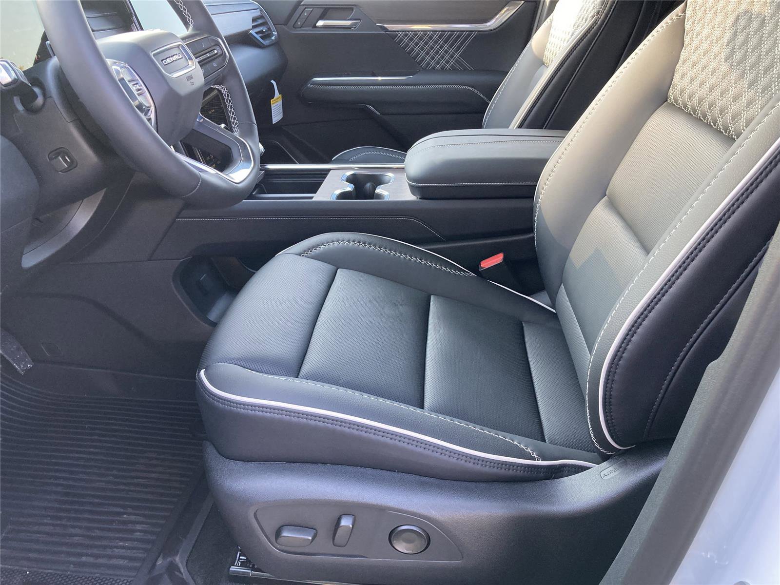 New 2026 GMC Acadia Denali w/ Super Cruise Package image 13