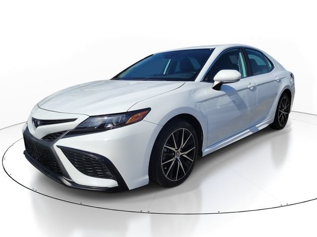 Used 2024 Toyota Camry SE w/ Convenience Package FWD image 4