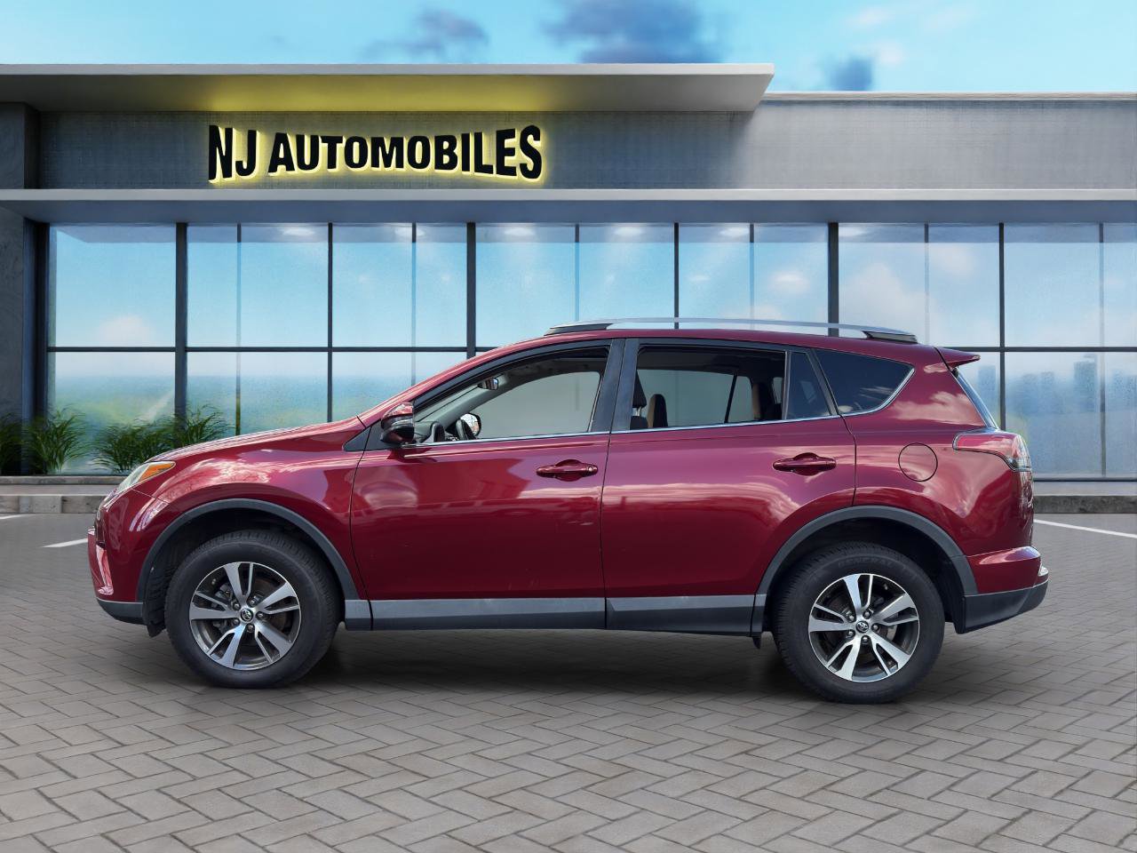 Used 2018 Toyota RAV4 XLE FWD image 4