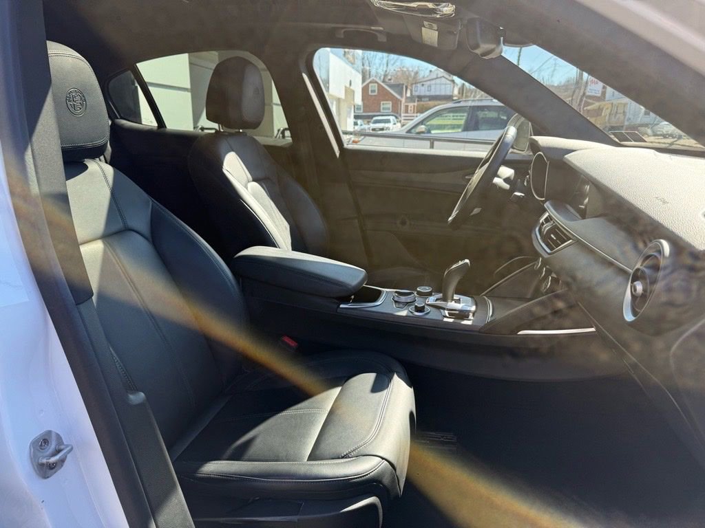 Used 2023 Alfa Romeo Stelvio Ti image 27