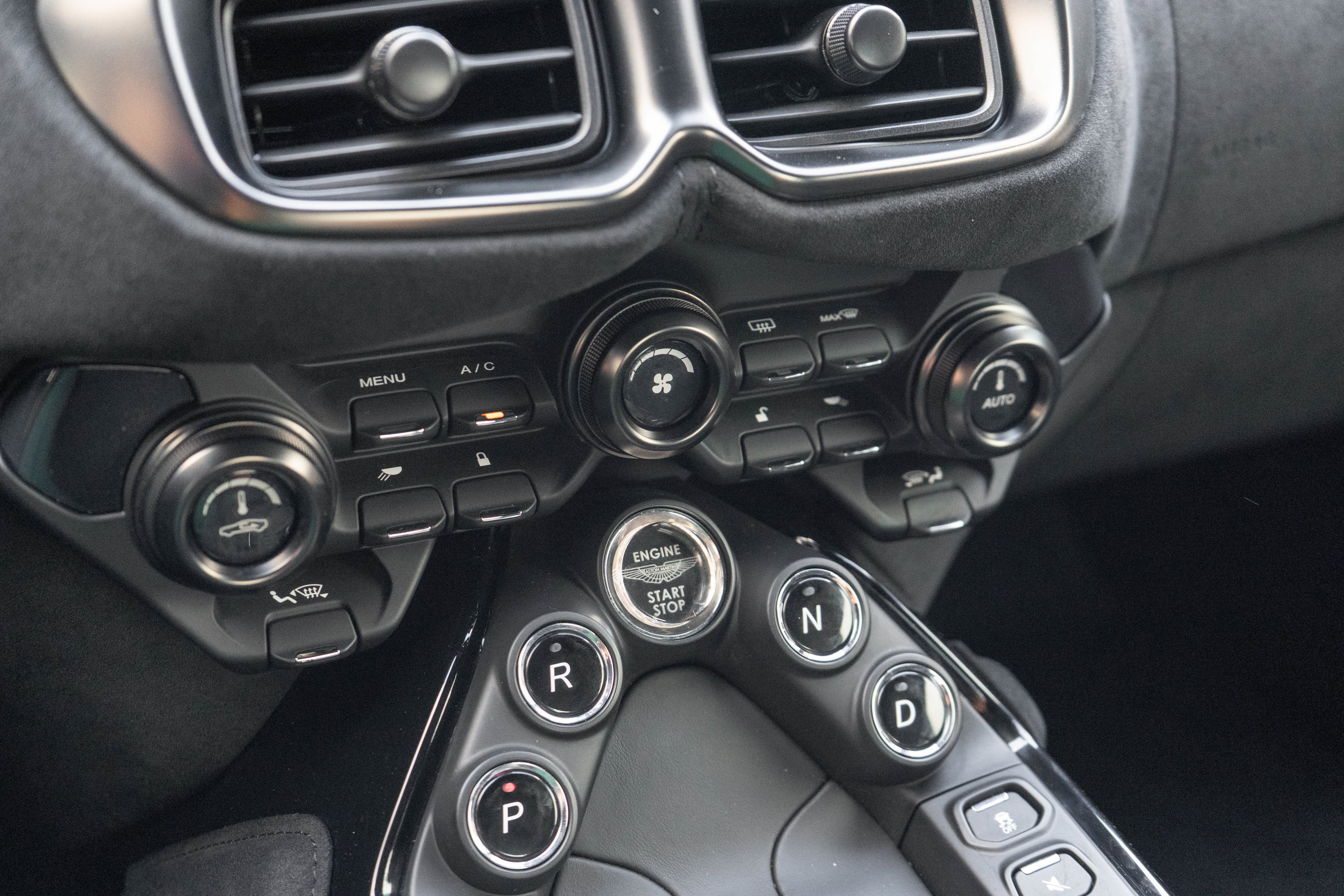 Used 2021 Aston Martin V8 Vantage Coupe RWD image 20