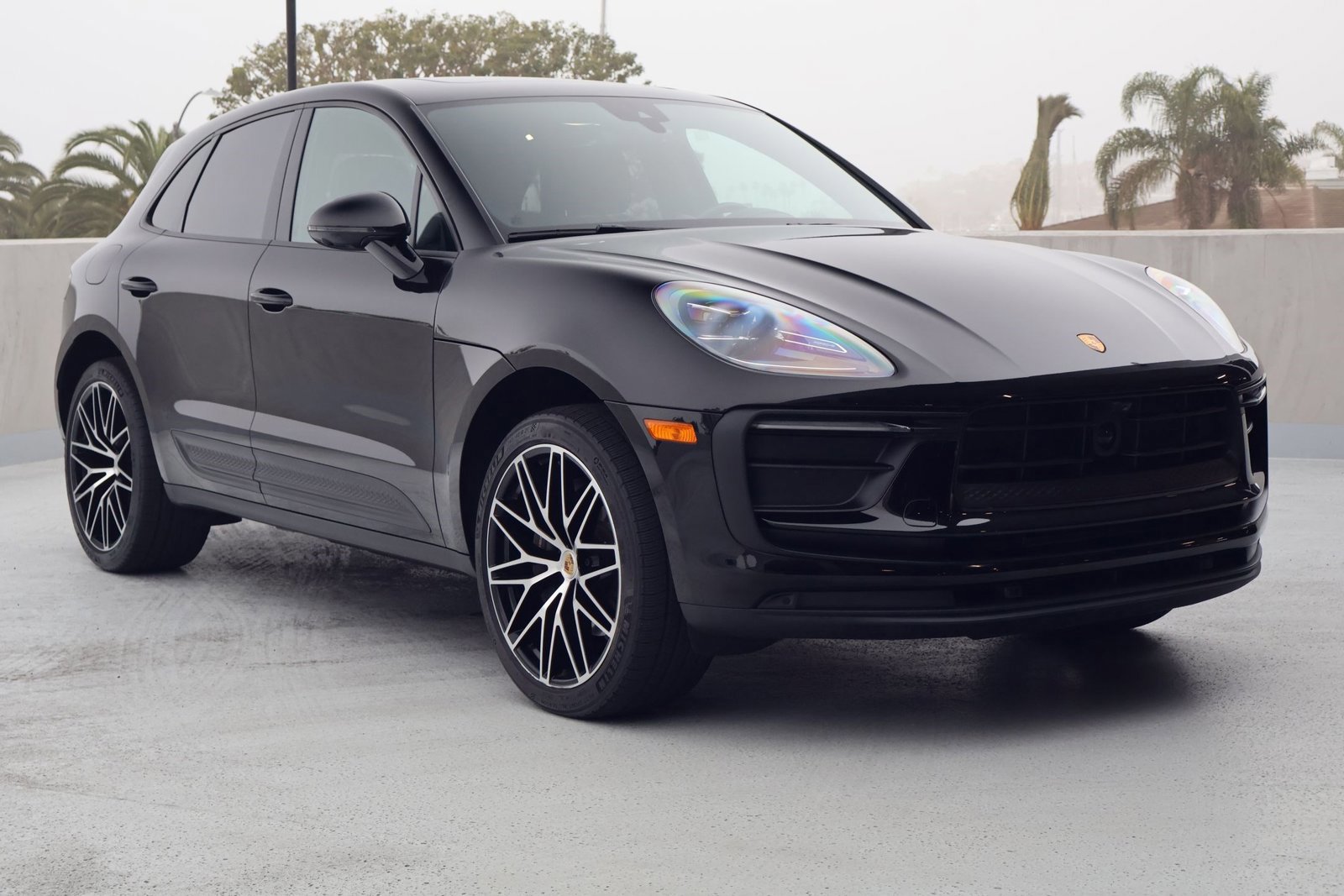 Certified 2025 Porsche Macan image 7