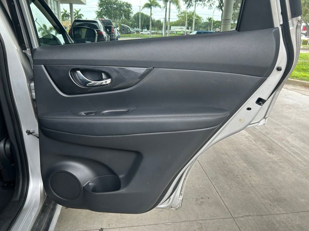 Used 2018 Nissan Rogue SV FWD image 28