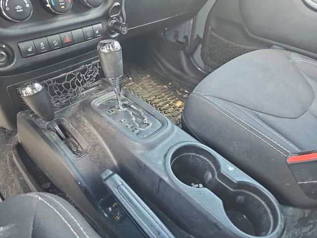 Used 2015 Jeep Wrangler Unlimited Sahara w/ Connectivity Group image 23