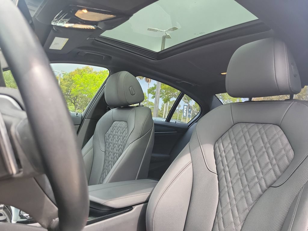Used 2023 BMW 530e xDrive w/ Premium Package AWD/4WD image 18