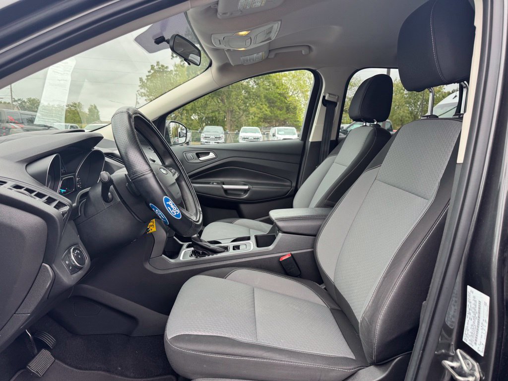 Used 2017 Ford Escape SE w/ SE Cold Weather Package FWD image 5