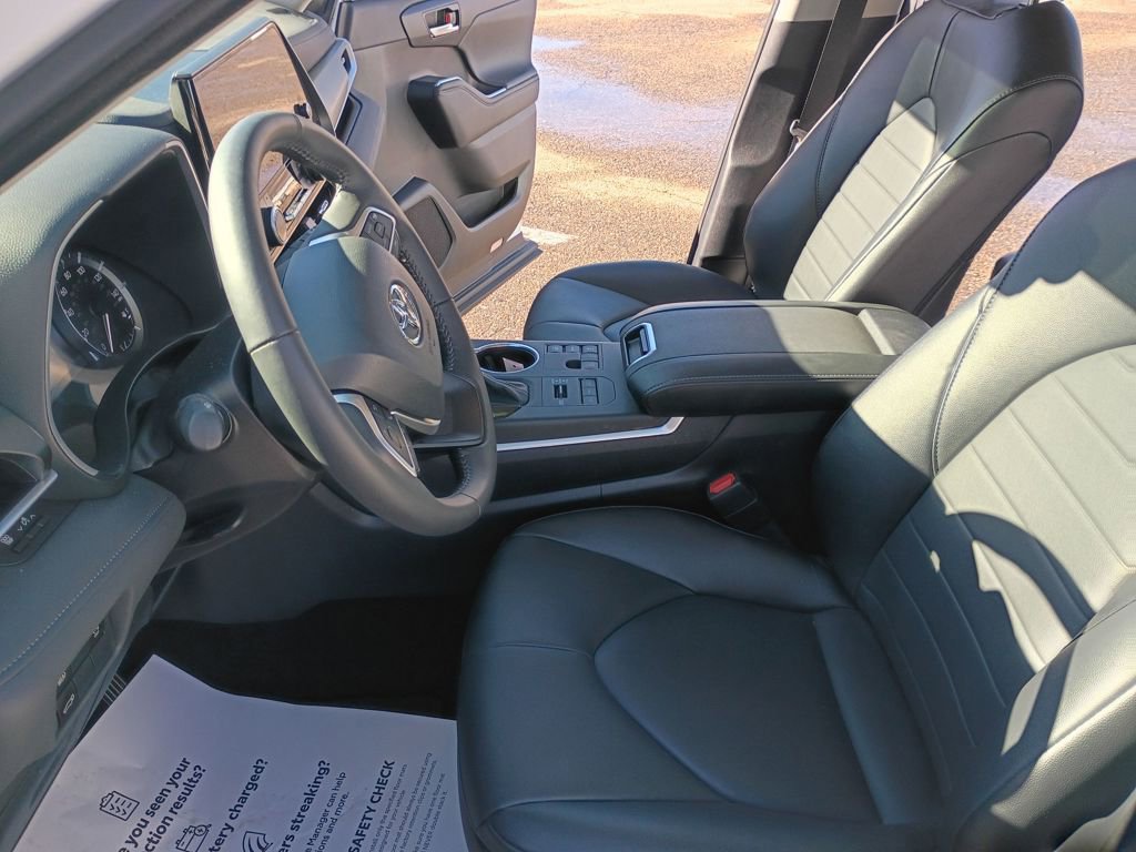 Used 2024 Toyota Highlander XLE image 10