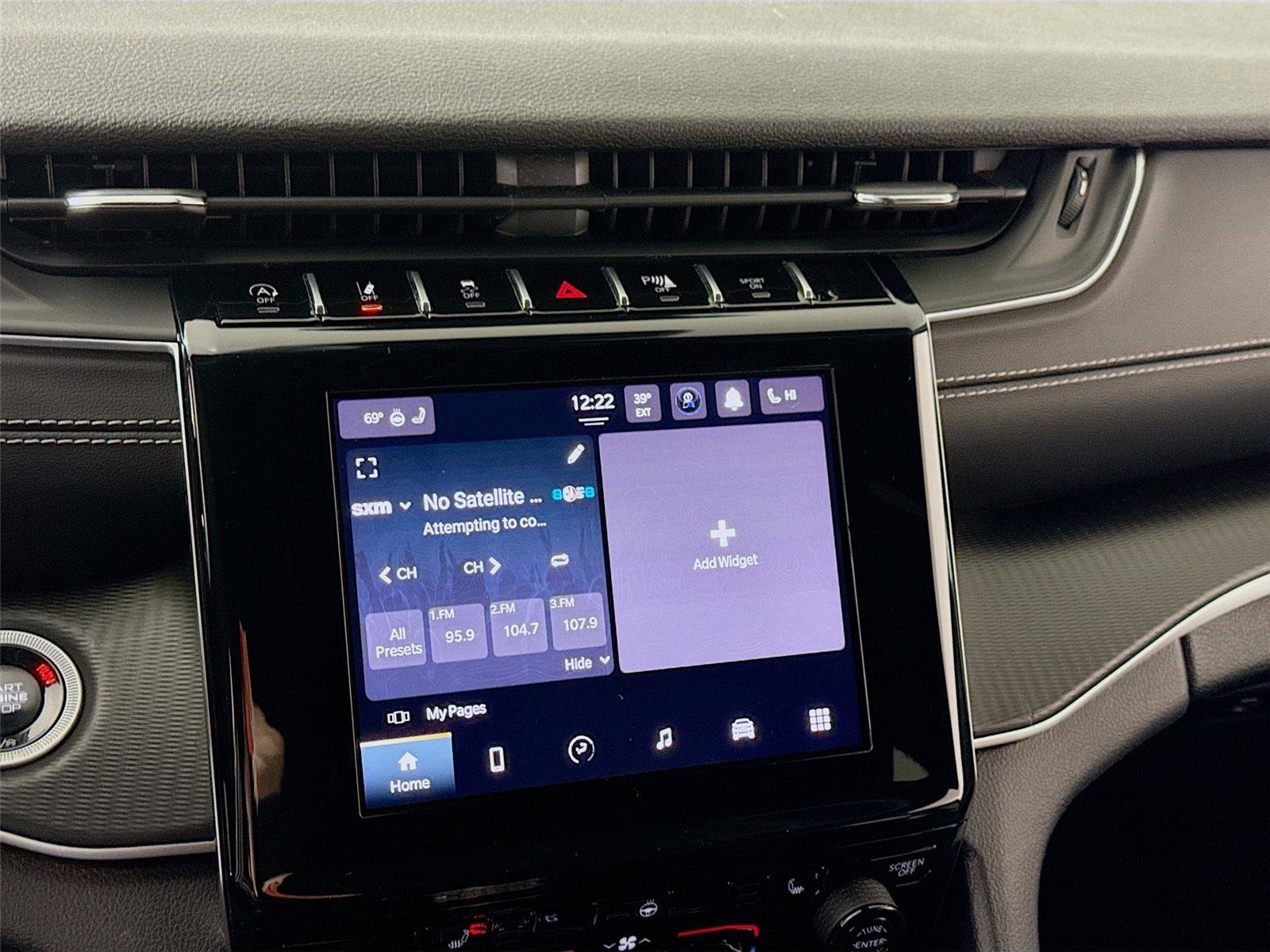 Used 2024 Jeep Grand Cherokee L Laredo image 8