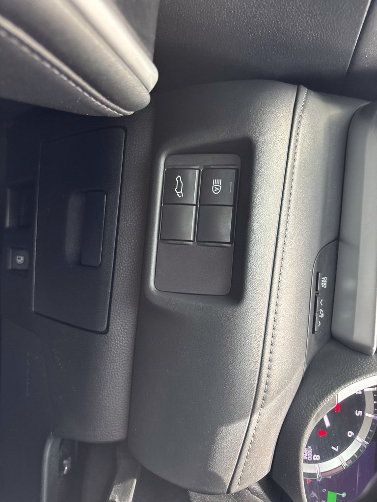 Used 2020 Toyota Highlander XLE FWD image 36