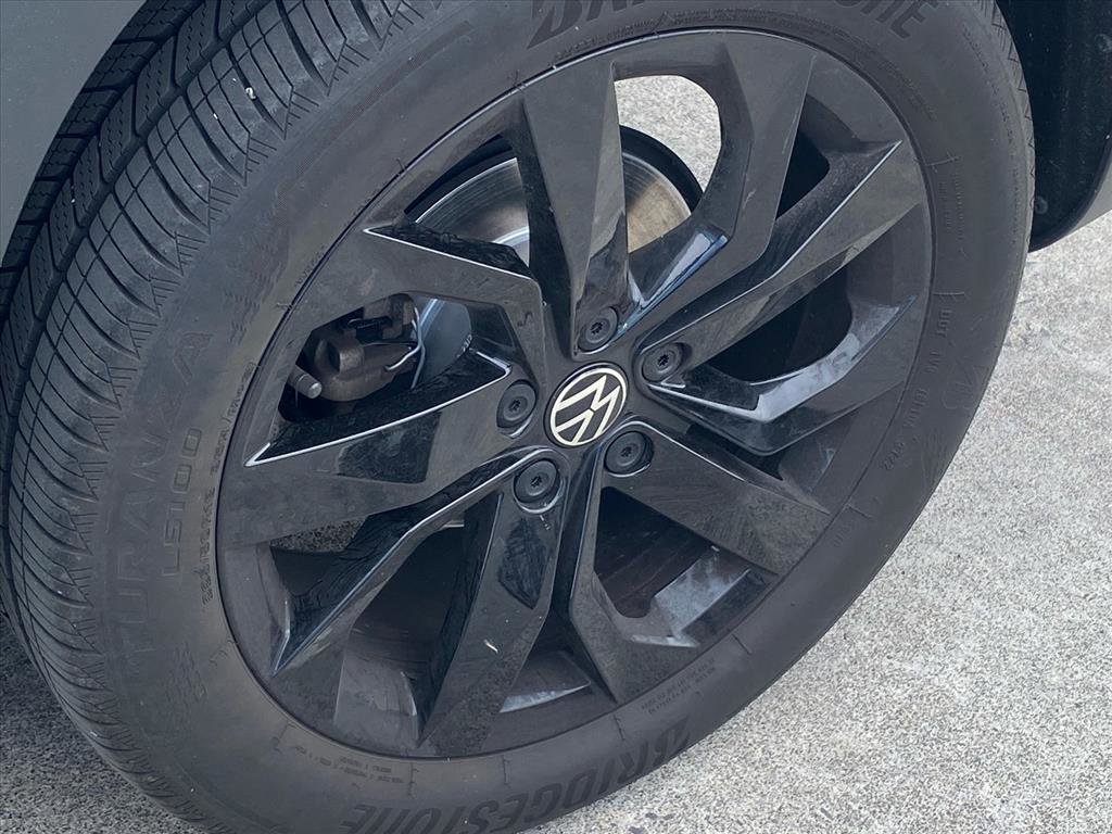 Certified 2023 Volkswagen Taos SE w/ Panoramic Sunroof Package AWD/4WD image 19