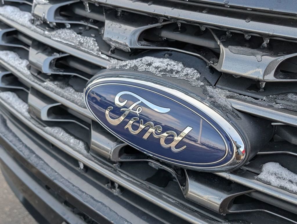 Used 2017 Ford Explorer XLT w/ Equipment Group 202A image 11