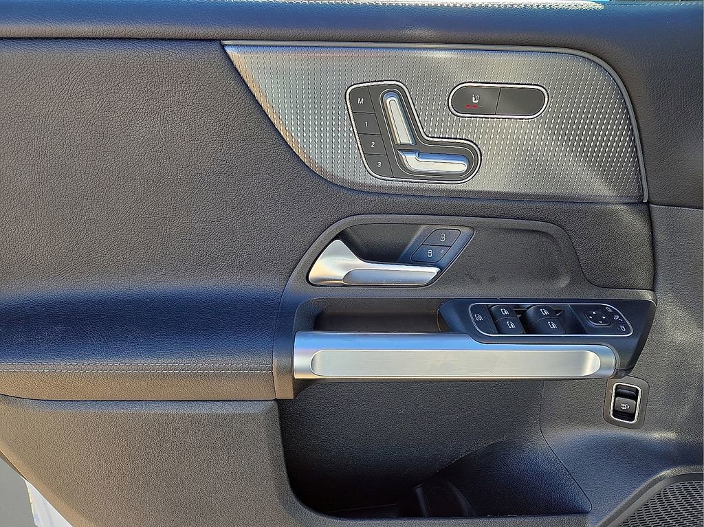 Used 2022 Mercedes-Benz GLB 250 w/ Premium Package Lite image 20