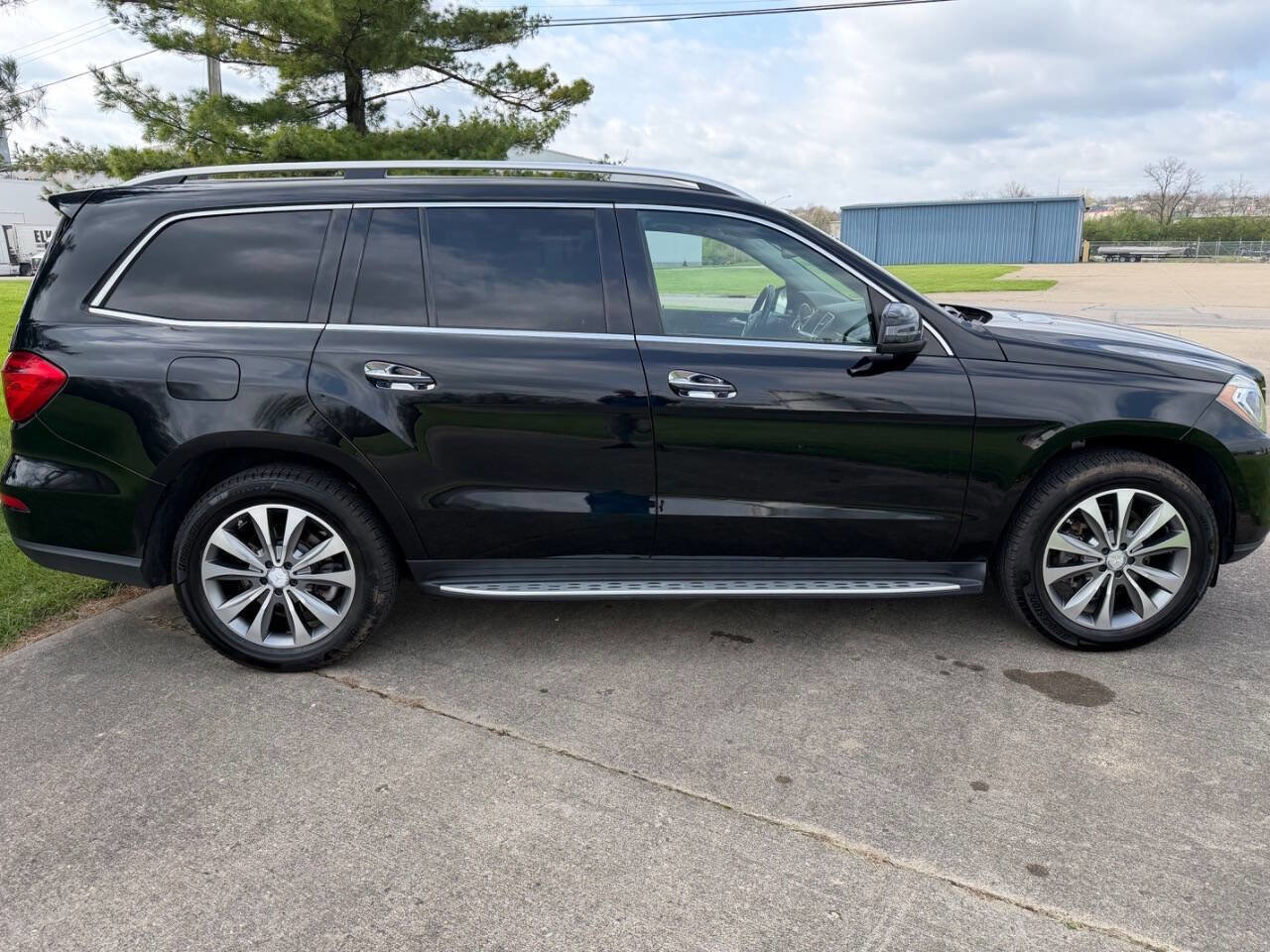Used 2016 Mercedes-Benz GL 320 BlueTEC 4MATIC w/ Premium I Package image 4