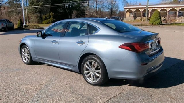 Used 2018 INFINITI Q70 Luxe image 6