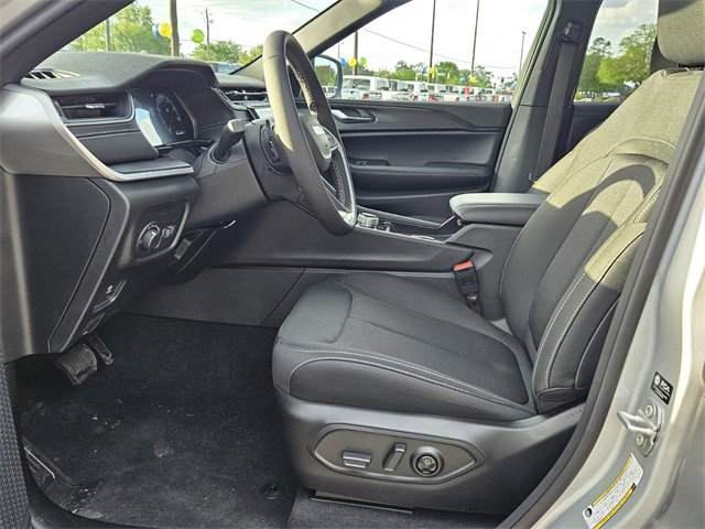 New 2025 Jeep Grand Cherokee Laredo X image 3