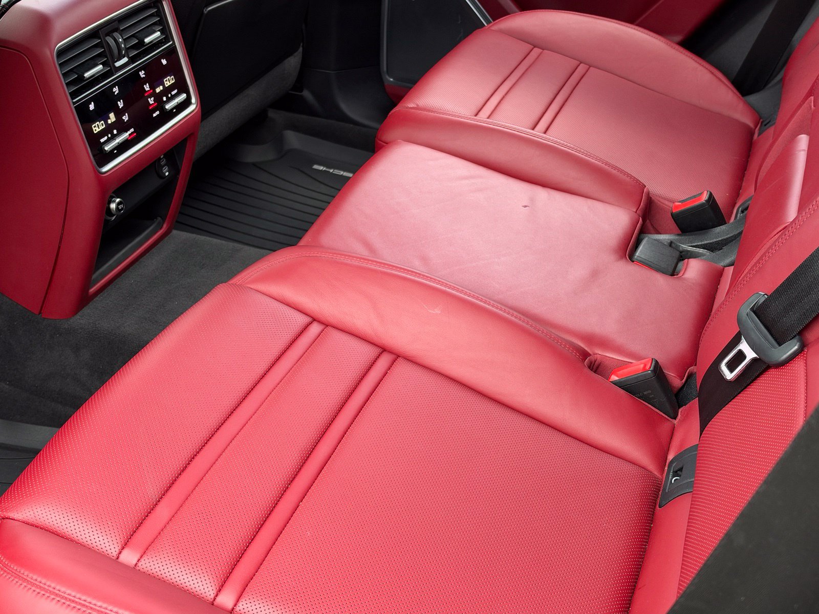 Certified 2020 Porsche Cayenne Turbo S AWD/4WD image 20