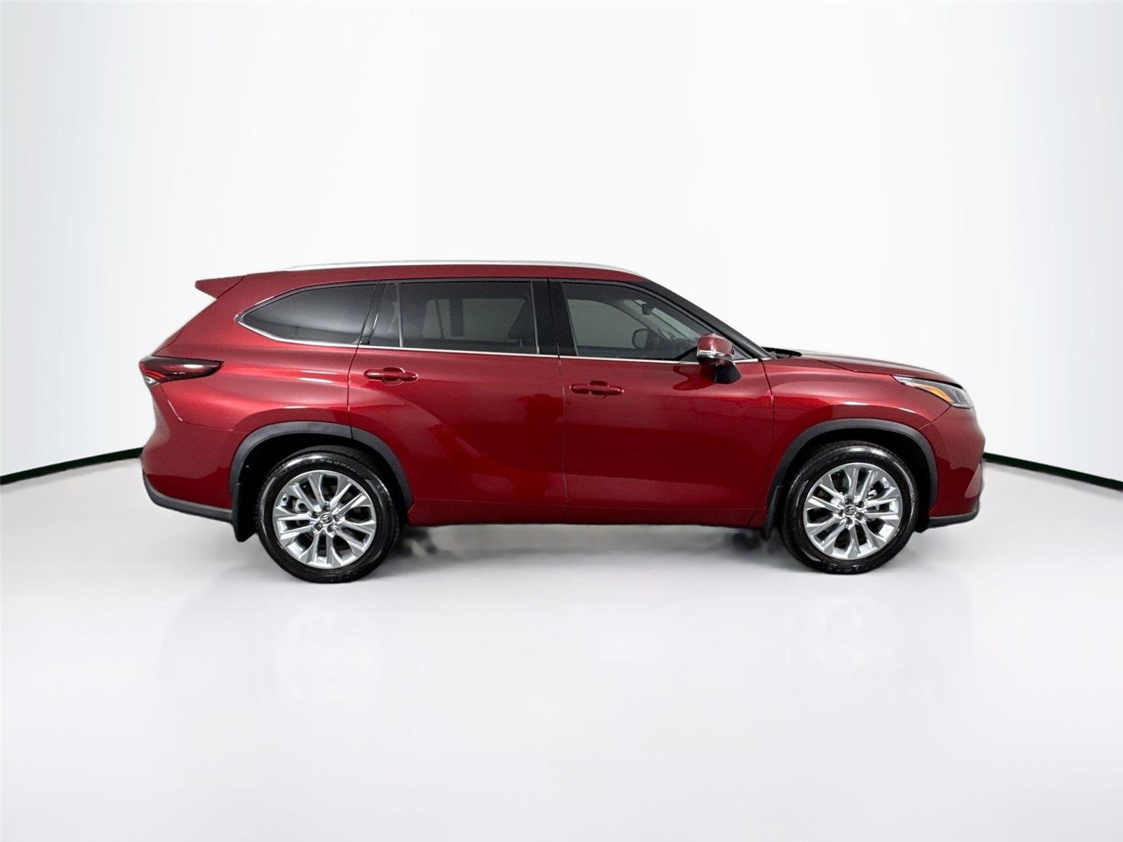 Certified 2026 Toyota Highlander Limited AWD/4WD image 11