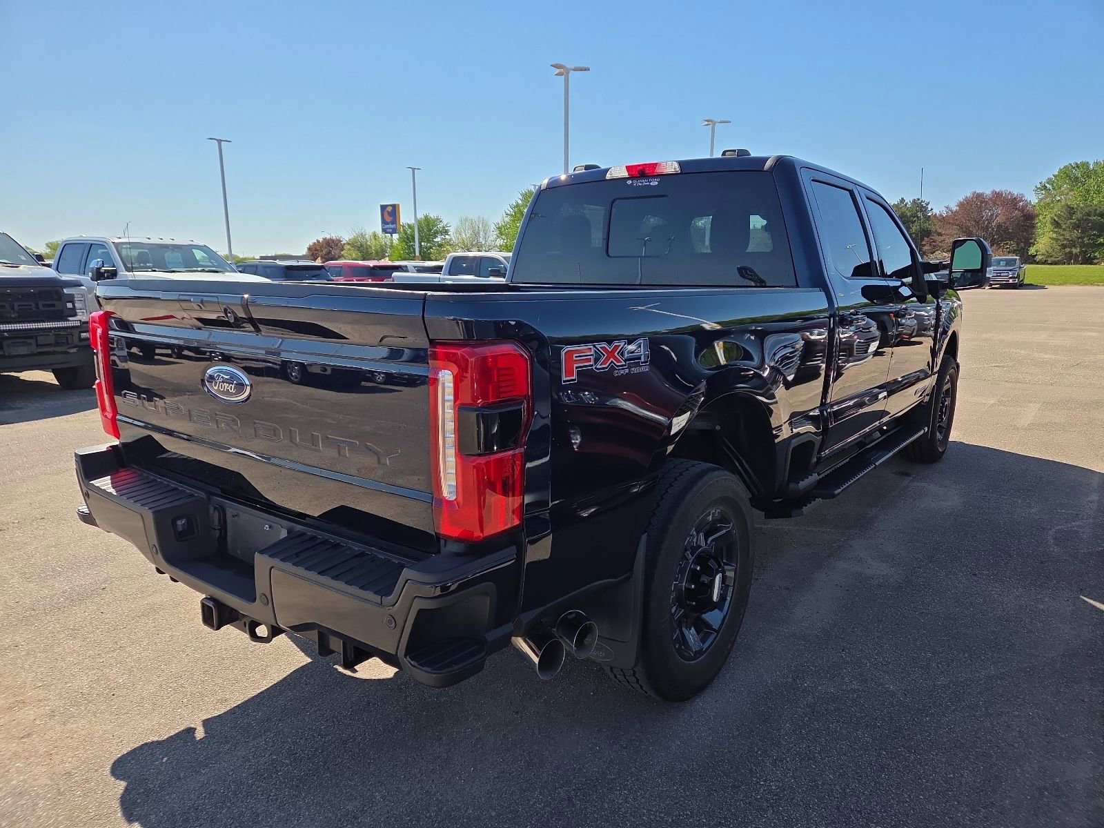 Used 2023 Ford F350 Lariat w/ Sport Appearance Package AWD/4WD image 5