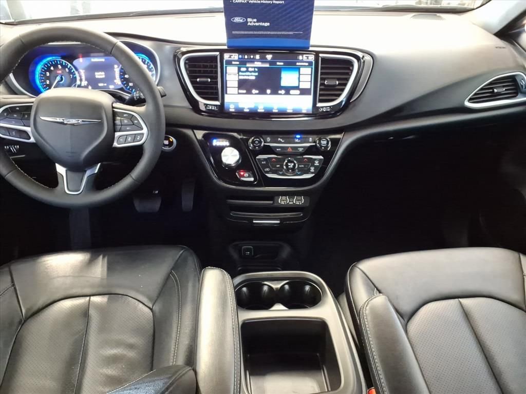 Used 2025 Chrysler Pacifica Select image 7