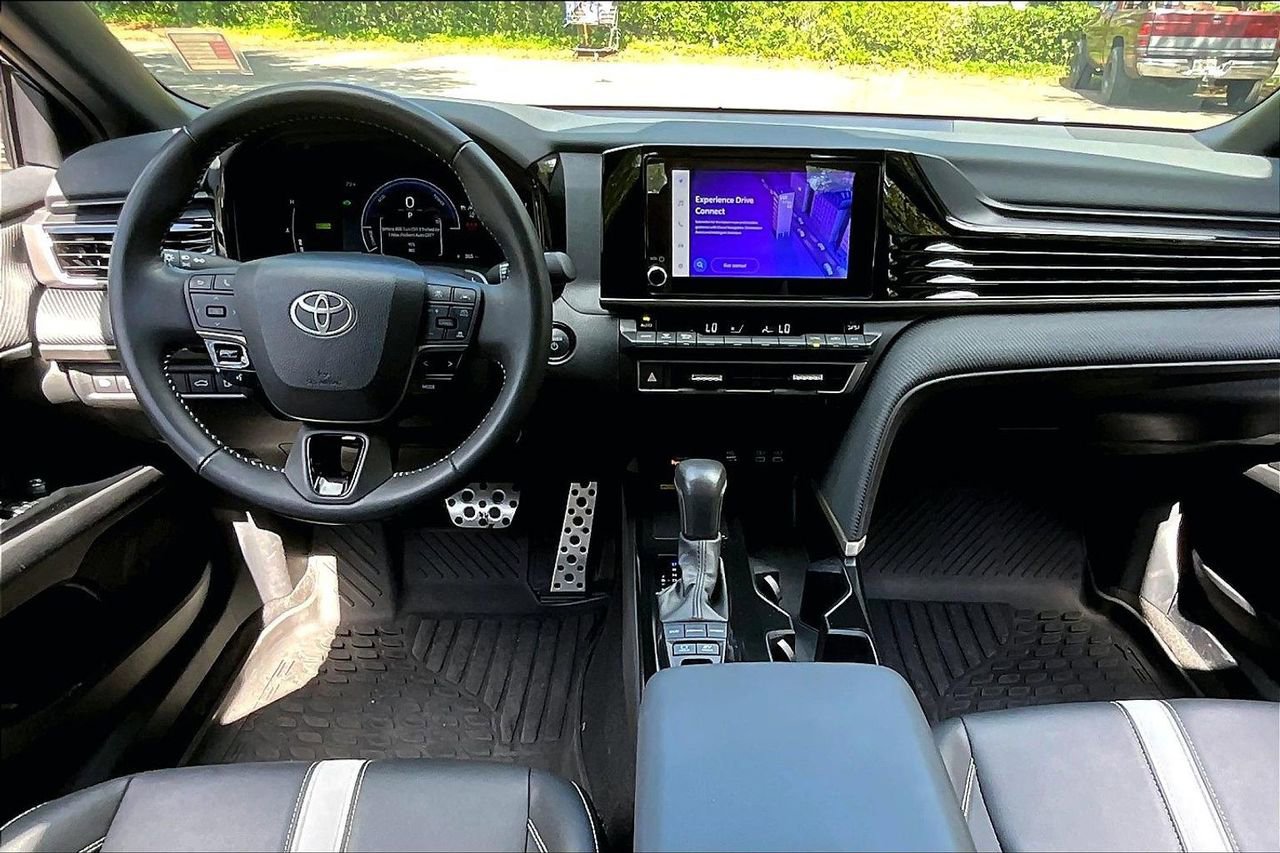 Used 2025 Toyota Camry SE w/ Convenience Package FWD image 7