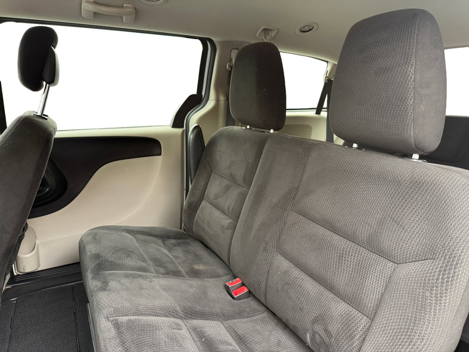 Used 2017 Dodge Grand Caravan SE w/ UConnect Hands-Free Group image 13