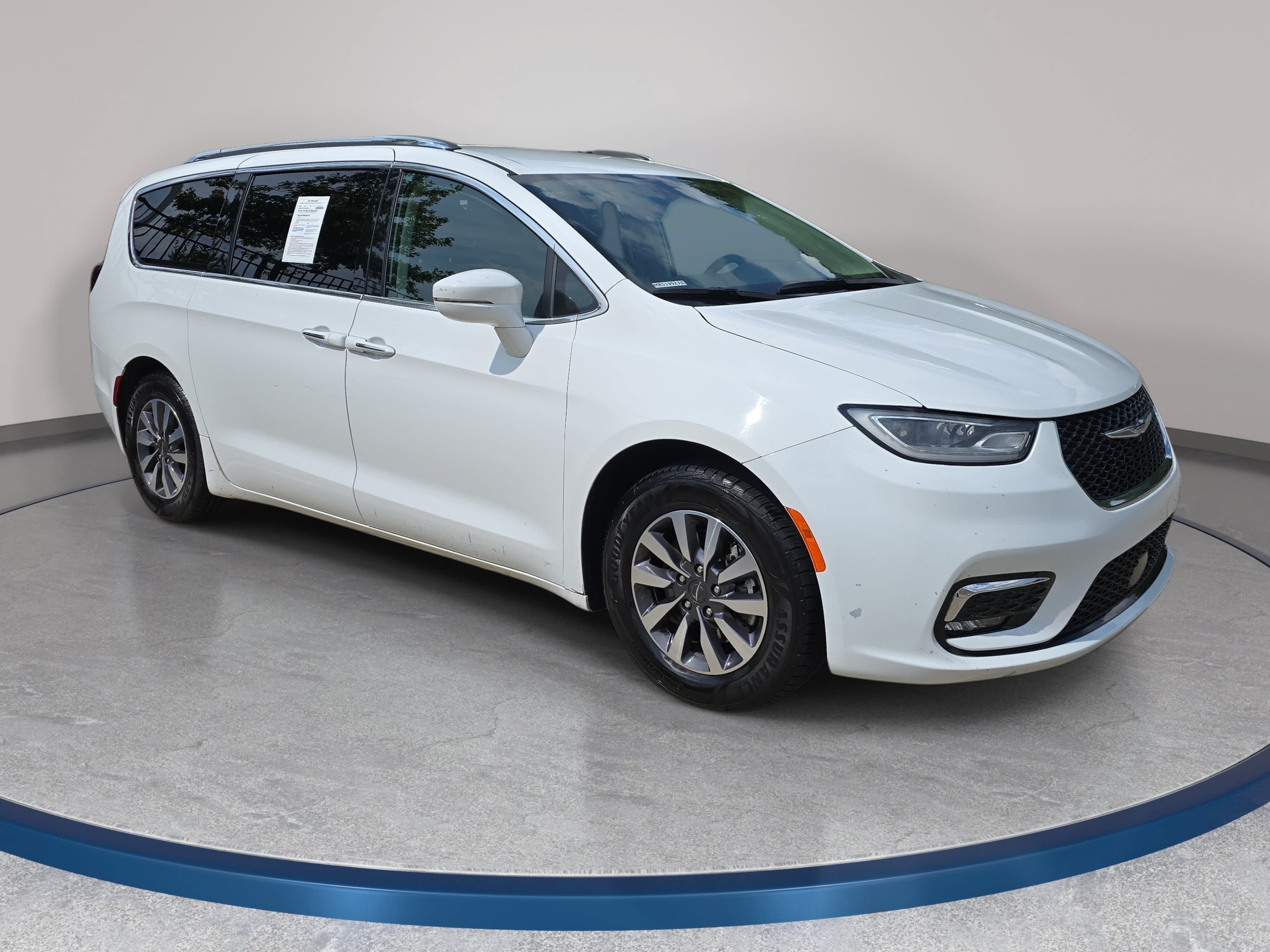 Used 2021 Chrysler Pacifica Touring-L FWD image 3