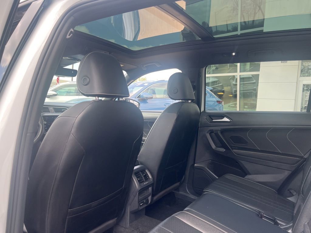 Used 2022 Volkswagen Tiguan SE R-Line AWD/4WD image 17