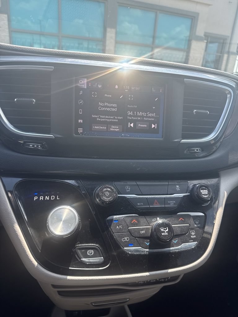 Used 2023 Chrysler Voyager LX FWD image 15