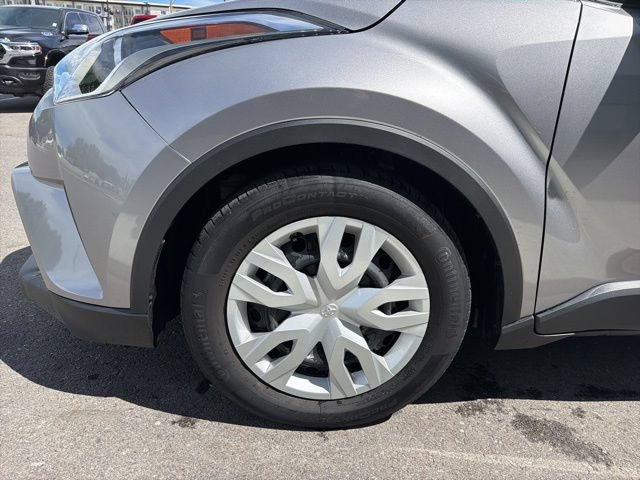 Used 2019 Toyota C-HR LE FWD image 4