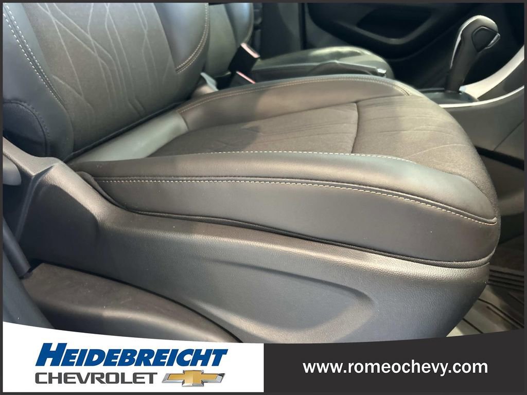 Certified 2022 Chevrolet Trax LT w/ LT Convenience Package image 34