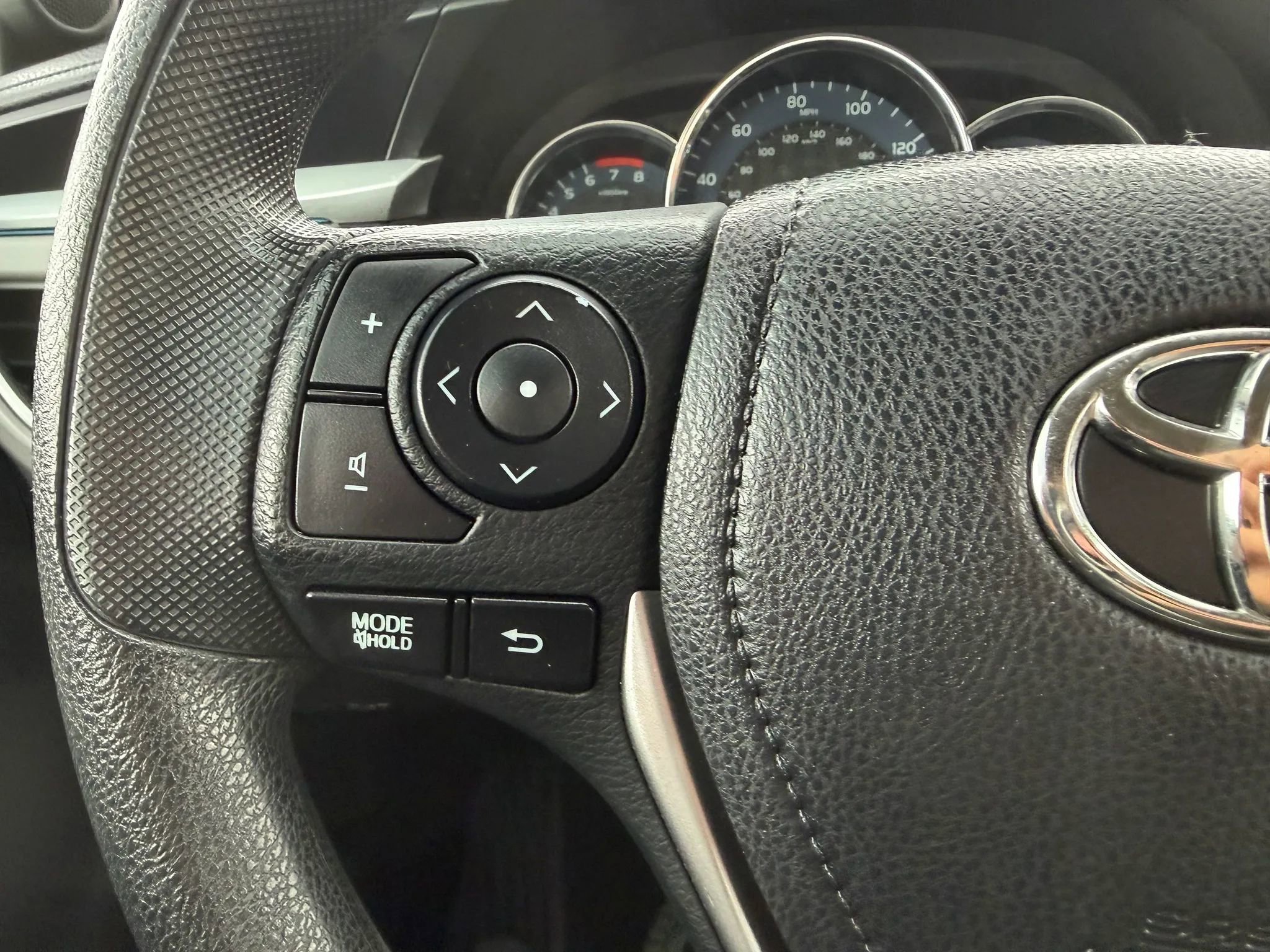 Used 2015 Toyota Corolla LE FWD image 26