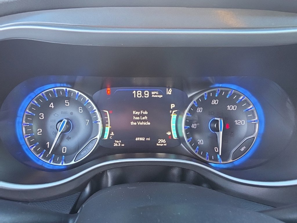 Used 2024 Chrysler Pacifica Touring-L FWD image 24
