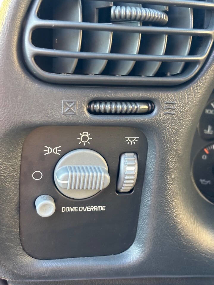 Used 2003 Chevrolet S10 Pickup LS image 13