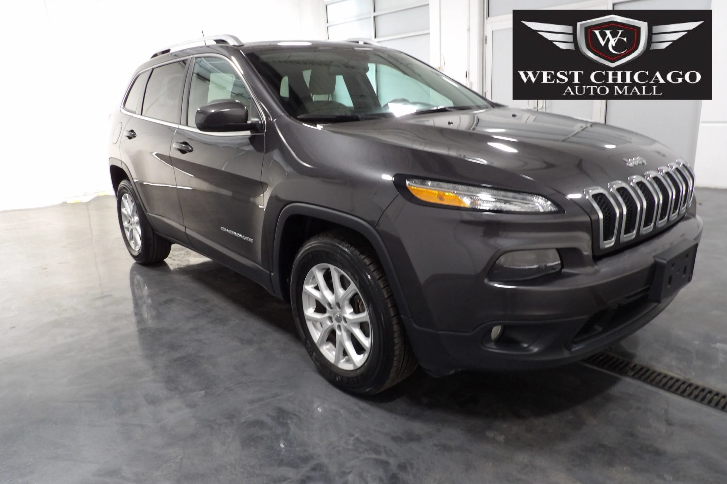 Used 2017 Jeep Cherokee Latitude w/ Safety/Convenience Group AWD/4WD image 1